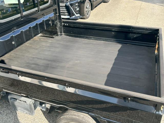スーパーキャリイ Ｘ　禁煙車　三方開　４ＷＤ　ＡＴ車　クリアランスソナー　カロッツェリアナビ　フルセグ　オーバーヘッドコンソール　作業灯　荷台マット　ＨＩＤ　Ｂｌｕｅｔｏｏｔｈ　ＥＴＣ　　衝突軽減ブレーキ　車検整備付（39枚目）