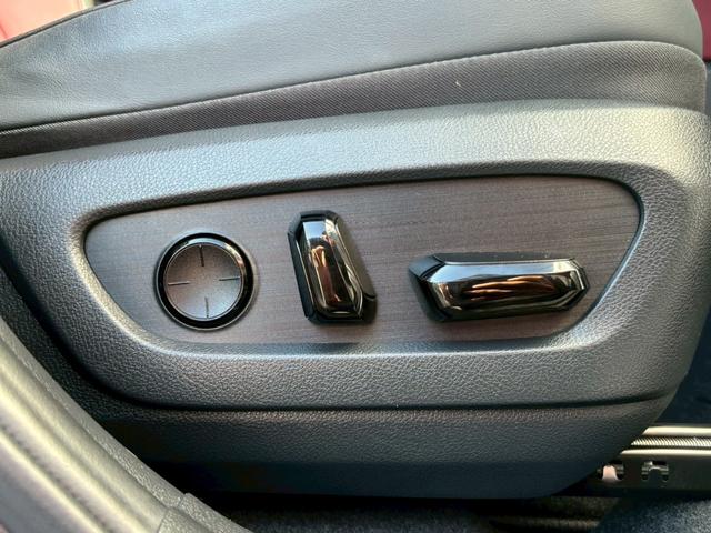 ＮＸ ＮＸ２５０　バージョンＬ　禁煙車　ムーンルーフ　デジタルインナーミラー　セーフティシステムプラス　純正ナビ　全方位　ＢＳＭ　３眼ＬＥＤ　全席シートヒーター　クライメイトコンシェルジュ　赤革シート　カーテシーランプ　車検整備付（35枚目）