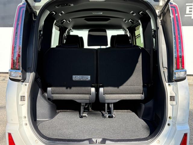 ノア Si 禁煙車 純正9インチナビ バックカメラ トヨタセーフティセンス ETC ドラレコ クルーズコントロール パワースライドドア クリアランスソナー LEDヘッドライト スマキー スペアキー 点検整備付(17枚目)