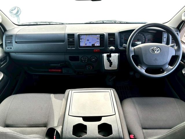 ハイエースバン ロングＤＸ　ＧＬパッケージ　禁煙車　社外ＳＤナビ・フルセグ　バックカメラ内臓ミラー　ＥＴＣ　ＬＥＤヘッドライト　両側スライドドア　Ｂｌｕｅｔｏｏｔｈ　ＣＤ・ＤＶＤ再生可　電格ミラー　フォグランプ　キーレス　スペアキー　車検整備付（9枚目）