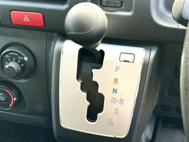 ハイエースバン ロングＤＸ　ＧＬパッケージ　禁煙車　社外ＳＤナビ・フルセグ　バックカメラ内臓ミラー　ＥＴＣ　ＬＥＤヘッドライト　両側スライドドア　Ｂｌｕｅｔｏｏｔｈ　ＣＤ・ＤＶＤ再生可　電格ミラー　フォグランプ　キーレス　スペアキー　車検整備付（11枚目）