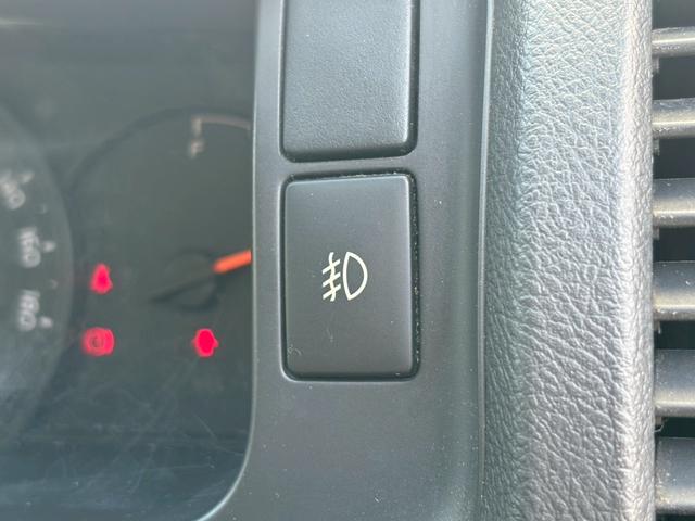 ハイエースバン ロングＤＸ　ＧＬパッケージ　禁煙車　社外ＳＤナビ・フルセグ　バックカメラ内臓ミラー　ＥＴＣ　ＬＥＤヘッドライト　両側スライドドア　Ｂｌｕｅｔｏｏｔｈ　ＣＤ・ＤＶＤ再生可　電格ミラー　フォグランプ　キーレス　スペアキー　車検整備付（17枚目）