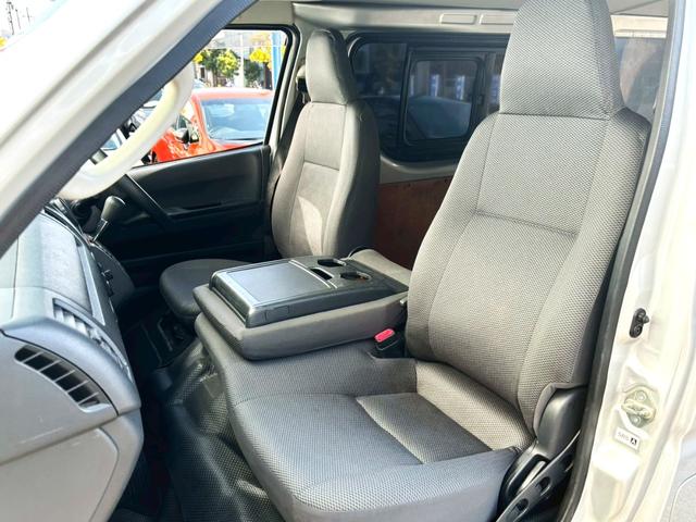ハイエースバン ロングＤＸ　ＧＬパッケージ　禁煙車　社外ＳＤナビ・フルセグ　バックカメラ内臓ミラー　ＥＴＣ　ＬＥＤヘッドライト　両側スライドドア　Ｂｌｕｅｔｏｏｔｈ　ＣＤ・ＤＶＤ再生可　電格ミラー　フォグランプ　キーレス　スペアキー　車検整備付（28枚目）