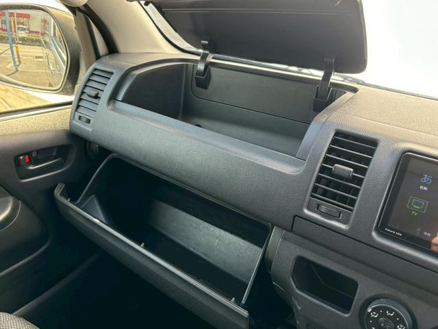 ハイエースバン ロングＤＸ　ＧＬパッケージ　禁煙車　社外ＳＤナビ・フルセグ　バックカメラ内臓ミラー　ＥＴＣ　ＬＥＤヘッドライト　両側スライドドア　Ｂｌｕｅｔｏｏｔｈ　ＣＤ・ＤＶＤ再生可　電格ミラー　フォグランプ　キーレス　スペアキー　車検整備付（29枚目）