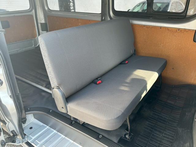 ハイエースバン ロングＤＸ　ＧＬパッケージ　禁煙車　社外ＳＤナビ・フルセグ　バックカメラ内臓ミラー　ＥＴＣ　ＬＥＤヘッドライト　両側スライドドア　Ｂｌｕｅｔｏｏｔｈ　ＣＤ・ＤＶＤ再生可　電格ミラー　フォグランプ　キーレス　スペアキー　車検整備付（30枚目）