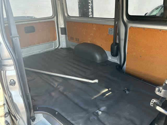 ハイエースバン ロングＤＸ　ＧＬパッケージ　禁煙車　社外ＳＤナビ・フルセグ　バックカメラ内臓ミラー　ＥＴＣ　ＬＥＤヘッドライト　両側スライドドア　Ｂｌｕｅｔｏｏｔｈ　ＣＤ・ＤＶＤ再生可　電格ミラー　フォグランプ　キーレス　スペアキー　車検整備付（33枚目）