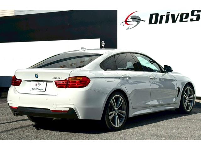 4シリーズ 428iグランクーペ Mスポーツ 禁煙車 衝突軽減ブレーキ 追従機能 サンルーフ 赤革シート シートヒーター 純正ナビ フルセグTVバックカメラ ETC 前後ドラレコ ヘッドアップディスプレイ 純正19インチアルミ 車検整備付き(6枚目)