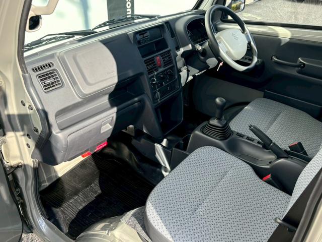 キャリイトラック KCスペシャル 禁煙車 5MT デュアルカメラブレーキサポート エアコン パワステ パワーウインドウ オートライト 運転席助手席エアバック 純正オーディオ ETC リアゲートチェーン アッパーメンバーガード キーレス(12枚目)