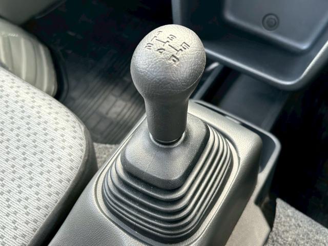 キャリイトラック KCスペシャル 禁煙車 5MT デュアルカメラブレーキサポート エアコン パワステ パワーウインドウ オートライト 運転席助手席エアバック 純正オーディオ ETC リアゲートチェーン アッパーメンバーガード キーレス(15枚目)