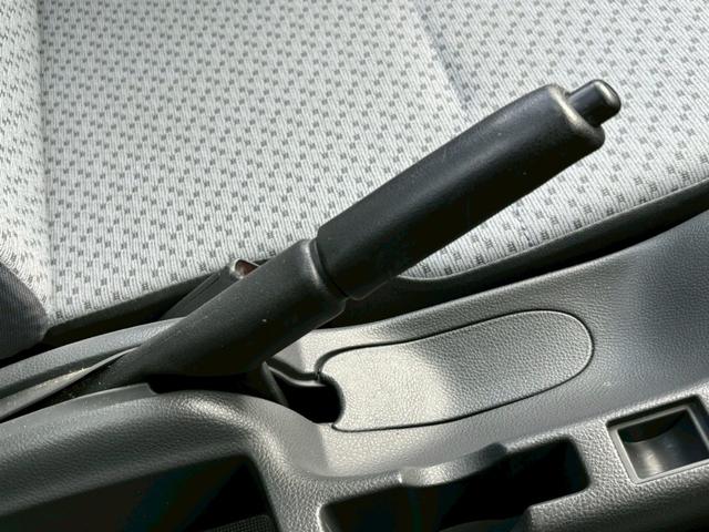 キャリイトラック KCスペシャル 禁煙車 5MT デュアルカメラブレーキサポート エアコン パワステ パワーウインドウ オートライト 運転席助手席エアバック 純正オーディオ ETC リアゲートチェーン アッパーメンバーガード キーレス(16枚目)