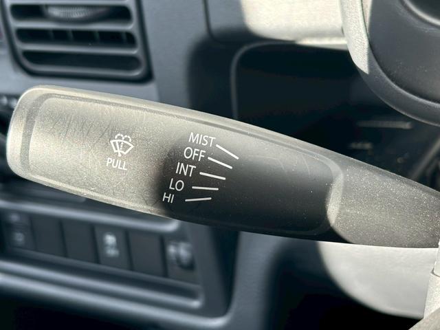 キャリイトラック KCスペシャル 禁煙車 5MT デュアルカメラブレーキサポート エアコン パワステ パワーウインドウ オートライト 運転席助手席エアバック 純正オーディオ ETC リアゲートチェーン アッパーメンバーガード キーレス(17枚目)