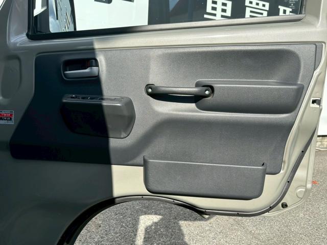 キャリイトラック KCスペシャル 禁煙車 5MT デュアルカメラブレーキサポート エアコン パワステ パワーウインドウ オートライト 運転席助手席エアバック 純正オーディオ ETC リアゲートチェーン アッパーメンバーガード キーレス(24枚目)