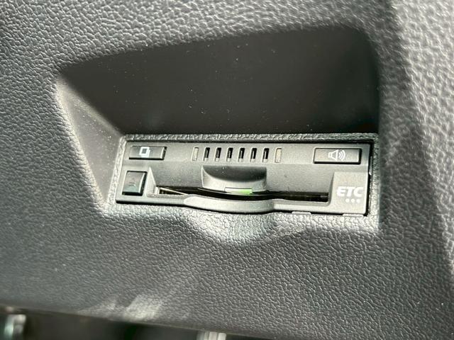 プリウス S 禁煙車 トヨタセーフティセンス 純正ナビ バックカメラ ETC 前後クリアランスソナー BLUETOOTH LEDヘッドライト 革巻きステアリング 純正15インチアルミホイール スペアキー 車検整備付(14枚目)