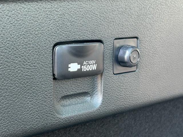 プリウス S 禁煙車 トヨタセーフティセンス 純正ナビ バックカメラ ETC 前後クリアランスソナー BLUETOOTH LEDヘッドライト 革巻きステアリング 純正15インチアルミホイール スペアキー 車検整備付(17枚目)