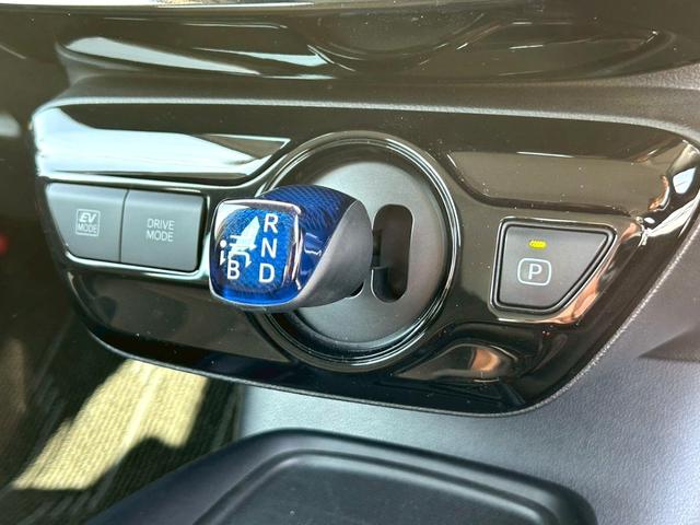 プリウス S 禁煙車 トヨタセーフティセンス 純正ナビ バックカメラ ETC 前後クリアランスソナー BLUETOOTH LEDヘッドライト 革巻きステアリング 純正15インチアルミホイール スペアキー 車検整備付(23枚目)