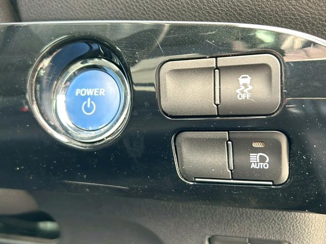 プリウス S 禁煙車 トヨタセーフティセンス 純正ナビ バックカメラ ETC 前後クリアランスソナー BLUETOOTH LEDヘッドライト 革巻きステアリング 純正15インチアルミホイール スペアキー 車検整備付(30枚目)