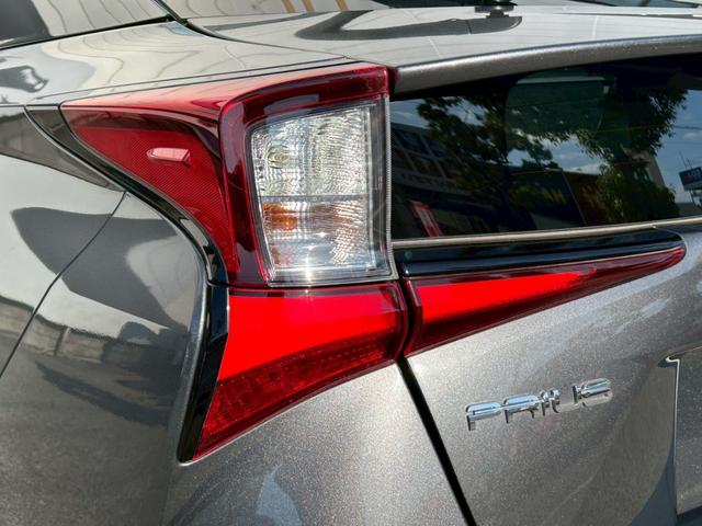 プリウス S 禁煙車 トヨタセーフティセンス 純正ナビ バックカメラ ETC 前後クリアランスソナー BLUETOOTH LEDヘッドライト 革巻きステアリング 純正15インチアルミホイール スペアキー 車検整備付(39枚目)