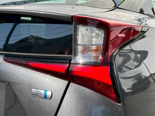 プリウス S 禁煙車 トヨタセーフティセンス 純正ナビ バックカメラ ETC 前後クリアランスソナー BLUETOOTH LEDヘッドライト 革巻きステアリング 純正15インチアルミホイール スペアキー 車検整備付(40枚目)