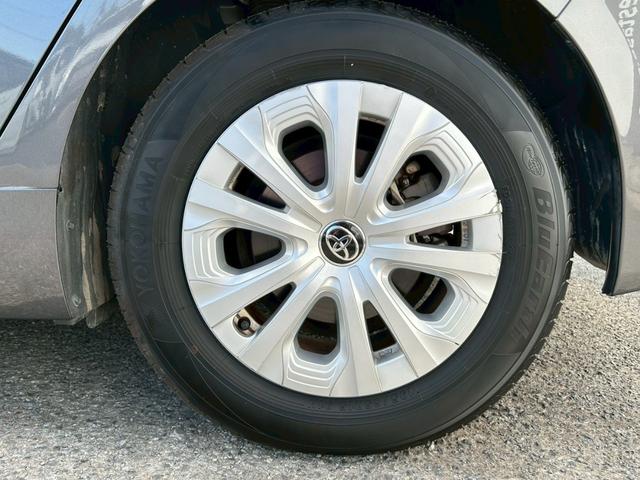 プリウス S 禁煙車 トヨタセーフティセンス 純正ナビ バックカメラ ETC 前後クリアランスソナー BLUETOOTH LEDヘッドライト 革巻きステアリング 純正15インチアルミホイール スペアキー 車検整備付(45枚目)