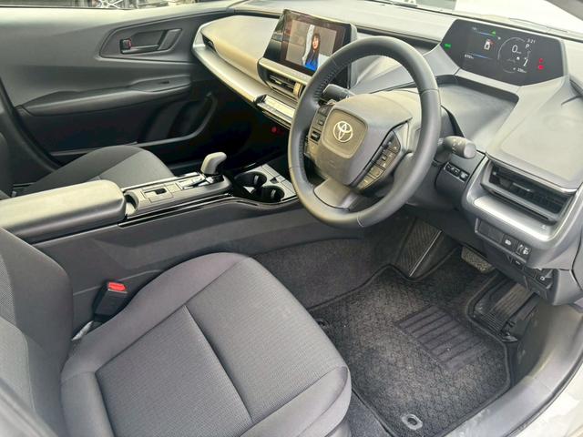 プリウス X 禁煙 ワンオーナー セーフティセンス 純正8インチディスプレイオーディオ バックカメラ ACC BSM ETC2.0 ブレーキホールド クリソナ スペアキー AC100V スペアタイヤ有 車検整備付(10枚目)