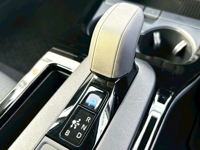 プリウス X 禁煙 ワンオーナー セーフティセンス 純正8インチディスプレイオーディオ バックカメラ ACC BSM ETC2.0 ブレーキホールド クリソナ スペアキー AC100V スペアタイヤ有 車検整備付(24枚目)