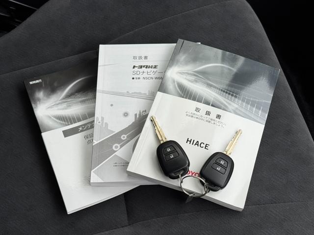ハイエースワゴン グランドキャビン　禁煙車／法人ワンオーナー／トヨタセーフティセンス／４ＷＤ／１０人乗り／純正ナビＴＶ／バックカメラ／ＥＴＣ／オートハイビーム／オートエアコン／プライバシーガラス／リア両側固定ガラス／車検整備付き（17枚目）