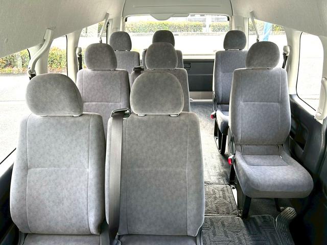 ハイエースワゴン グランドキャビン　禁煙車／法人ワンオーナー／トヨタセーフティセンス／４ＷＤ／１０人乗り／純正ナビＴＶ／バックカメラ／ＥＴＣ／オートハイビーム／オートエアコン／プライバシーガラス／リア両側固定ガラス／車検整備付き（18枚目）