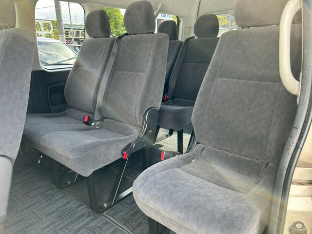 ハイエースワゴン グランドキャビン　禁煙車／法人ワンオーナー／トヨタセーフティセンス／４ＷＤ／１０人乗り／純正ナビＴＶ／バックカメラ／ＥＴＣ／オートハイビーム／オートエアコン／プライバシーガラス／リア両側固定ガラス／車検整備付き（20枚目）