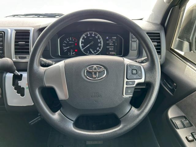ハイエースワゴン グランドキャビン　禁煙車／法人ワンオーナー／トヨタセーフティセンス／４ＷＤ／１０人乗り／純正ナビＴＶ／バックカメラ／ＥＴＣ／オートハイビーム／オートエアコン／プライバシーガラス／リア両側固定ガラス／車検整備付き（25枚目）