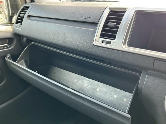 ハイエースワゴン グランドキャビン　禁煙車／法人ワンオーナー／トヨタセーフティセンス／４ＷＤ／１０人乗り／純正ナビＴＶ／バックカメラ／ＥＴＣ／オートハイビーム／オートエアコン／プライバシーガラス／リア両側固定ガラス／車検整備付き（40枚目）