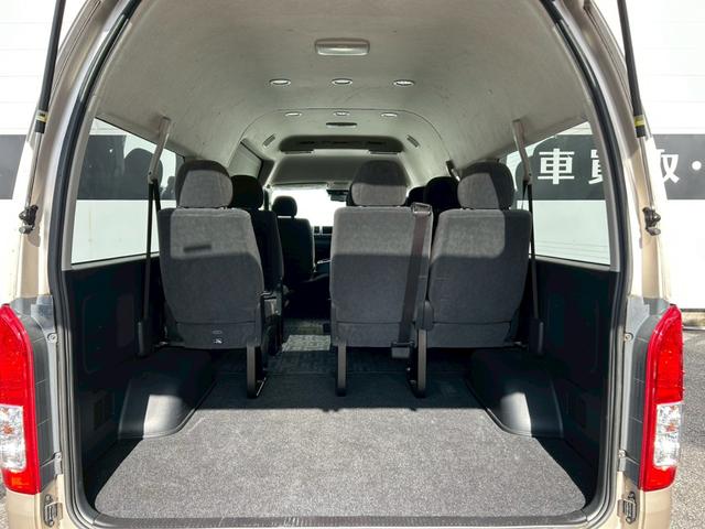 ハイエースワゴン グランドキャビン　禁煙車／法人ワンオーナー／トヨタセーフティセンス／４ＷＤ／１０人乗り／純正ナビＴＶ／バックカメラ／ＥＴＣ／オートハイビーム／オートエアコン／プライバシーガラス／リア両側固定ガラス／車検整備付き（42枚目）