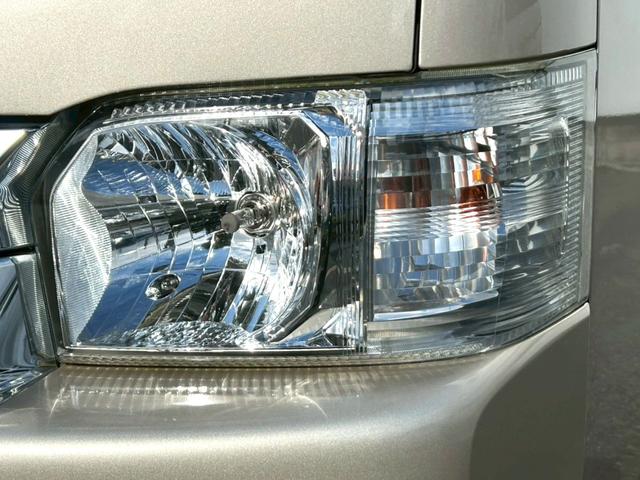 ハイエースワゴン グランドキャビン　禁煙車／法人ワンオーナー／トヨタセーフティセンス／４ＷＤ／１０人乗り／純正ナビＴＶ／バックカメラ／ＥＴＣ／オートハイビーム／オートエアコン／プライバシーガラス／リア両側固定ガラス／車検整備付き（45枚目）