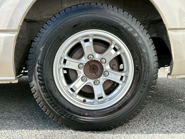 ハイエースワゴン グランドキャビン　禁煙車／法人ワンオーナー／トヨタセーフティセンス／４ＷＤ／１０人乗り／純正ナビＴＶ／バックカメラ／ＥＴＣ／オートハイビーム／オートエアコン／プライバシーガラス／リア両側固定ガラス／車検整備付き（55枚目）