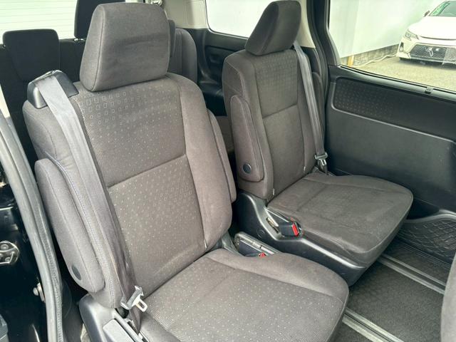 ヴォクシー ハイブリッドＶ　禁煙車　セーフティセンス　両側パワースライド　前席シートヒーター　ワイヤレス充電　純正ナビ　バックカメラ　ＥＴＣ　Ｂｌｕｅｔｏｏｔｈ　ＬＥＤ　ダブルエアコン　クルーズコントロール　車検整備付き（16枚目）