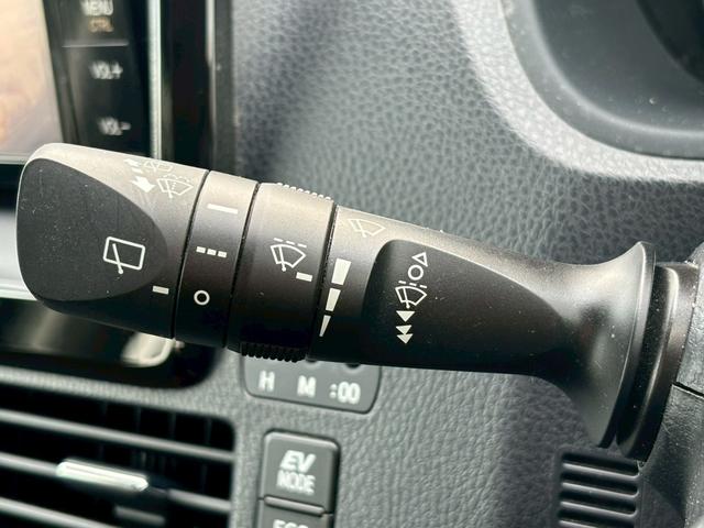 ヴォクシー ハイブリッドＶ　禁煙車　セーフティセンス　両側パワースライド　前席シートヒーター　ワイヤレス充電　純正ナビ　バックカメラ　ＥＴＣ　Ｂｌｕｅｔｏｏｔｈ　ＬＥＤ　ダブルエアコン　クルーズコントロール　車検整備付き（21枚目）