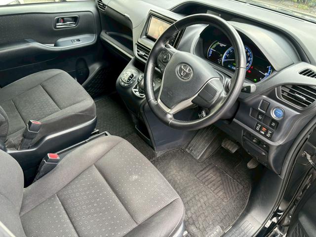 ヴォクシー ハイブリッドＶ　禁煙車　セーフティセンス　両側パワースライド　前席シートヒーター　ワイヤレス充電　純正ナビ　バックカメラ　ＥＴＣ　Ｂｌｕｅｔｏｏｔｈ　ＬＥＤ　ダブルエアコン　クルーズコントロール　車検整備付き（34枚目）