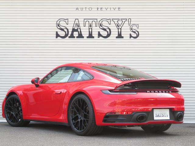 ９１１ ９１１カレラ　スポーツクロノパッケージ　スポーツエグゾーストシステム　ＲＳスパイダーデザインホイール　ＧＴスポーツステアリング　ヒーター付き　ヘッドレストポルシェクレスト　アームレストエンボスロゴ加工（4枚目）