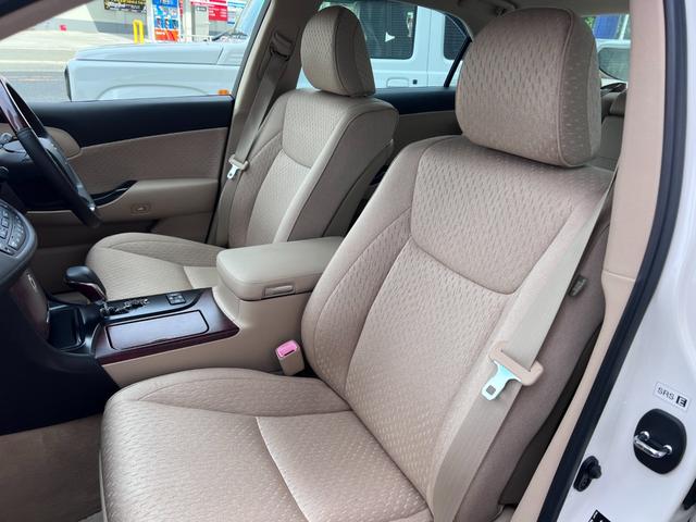 クラウン ロイヤルサルーン ユーザー様買取車輌/取扱説明書/記録簿/禁煙車/スマートキー2個/HIDヘッドライト/クルーズコントロール/パワーシート/純正.17AW/イージークローザー/モード切替/ETC(36枚目)