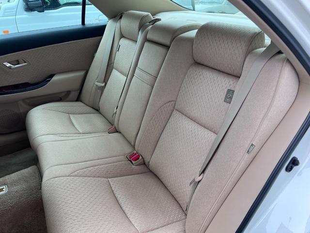 クラウン ロイヤルサルーン ユーザー様買取車輌/取扱説明書/記録簿/禁煙車/スマートキー2個/HIDヘッドライト/クルーズコントロール/パワーシート/純正.17AW/イージークローザー/モード切替/ETC(49枚目)