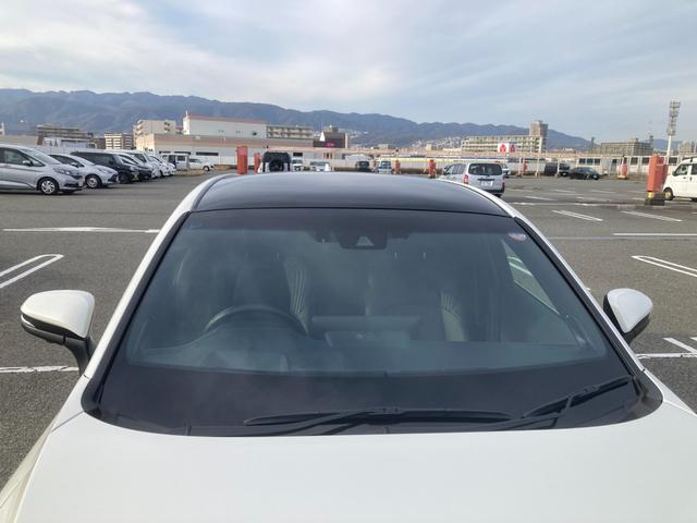 ハリアーハイブリッド Ｚ　レザーパッケージ　調光パノラマルーフ　衝突被害軽減ブレーキ　レーダークルーズ　ブラウンステッチ入革シート　ＪＢＬサウンドシステム　純正１２．３インチナビ　フルセグＴＶ　全周囲モニター　シートエアコン　パワーＢドア　禁煙（4枚目）