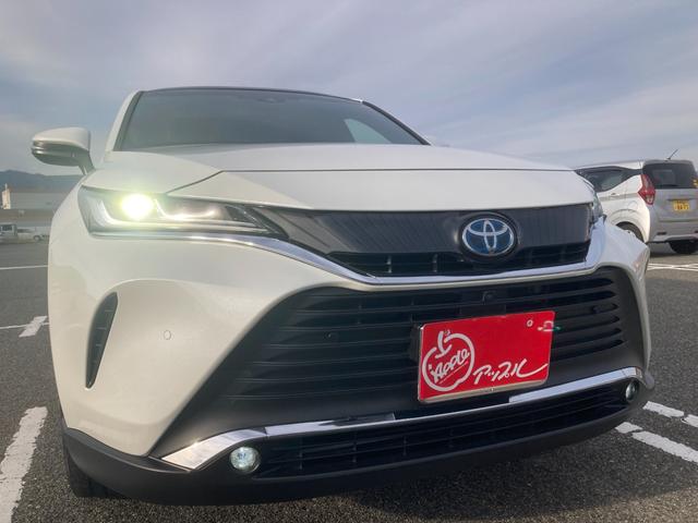 ハリアーハイブリッド Ｚ　レザーパッケージ　調光パノラマルーフ　衝突被害軽減ブレーキ　レーダークルーズ　ブラウンステッチ入革シート　ＪＢＬサウンドシステム　純正１２．３インチナビ　フルセグＴＶ　全周囲モニター　シートエアコン　パワーＢドア　禁煙（5枚目）