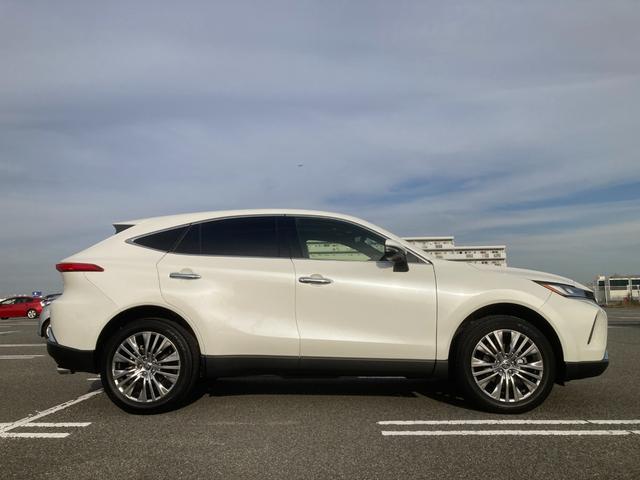 ハリアーハイブリッド Ｚ　レザーパッケージ　調光パノラマルーフ　衝突被害軽減ブレーキ　レーダークルーズ　ブラウンステッチ入革シート　ＪＢＬサウンドシステム　純正１２．３インチナビ　フルセグＴＶ　全周囲モニター　シートエアコン　パワーＢドア　禁煙（7枚目）