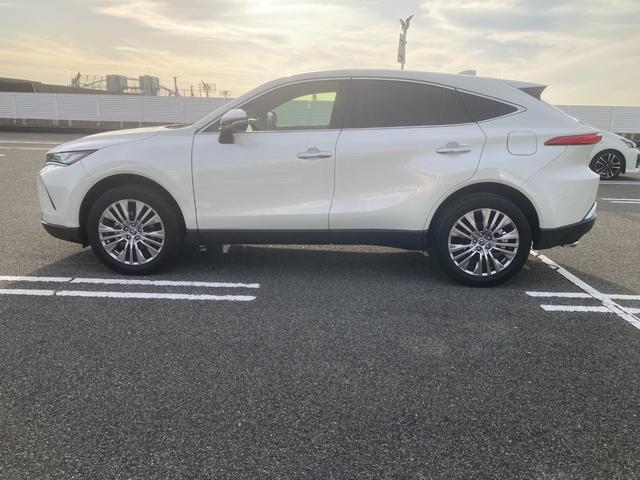 ハリアーハイブリッド Ｚ　レザーパッケージ　調光パノラマルーフ　衝突被害軽減ブレーキ　レーダークルーズ　ブラウンステッチ入革シート　ＪＢＬサウンドシステム　純正１２．３インチナビ　フルセグＴＶ　全周囲モニター　シートエアコン　パワーＢドア　禁煙（8枚目）