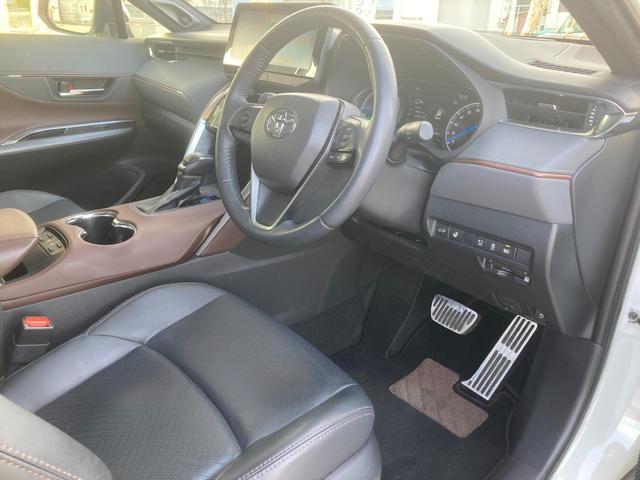 ハリアーハイブリッド Ｚ　レザーパッケージ　調光パノラマルーフ　衝突被害軽減ブレーキ　レーダークルーズ　ブラウンステッチ入革シート　ＪＢＬサウンドシステム　純正１２．３インチナビ　フルセグＴＶ　全周囲モニター　シートエアコン　パワーＢドア　禁煙（12枚目）