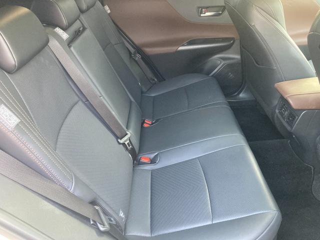 ハリアーハイブリッド Ｚ　レザーパッケージ　調光パノラマルーフ　衝突被害軽減ブレーキ　レーダークルーズ　ブラウンステッチ入革シート　ＪＢＬサウンドシステム　純正１２．３インチナビ　フルセグＴＶ　全周囲モニター　シートエアコン　パワーＢドア　禁煙（16枚目）