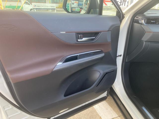 ハリアーハイブリッド Ｚ　レザーパッケージ　調光パノラマルーフ　衝突被害軽減ブレーキ　レーダークルーズ　ブラウンステッチ入革シート　ＪＢＬサウンドシステム　純正１２．３インチナビ　フルセグＴＶ　全周囲モニター　シートエアコン　パワーＢドア　禁煙（21枚目）