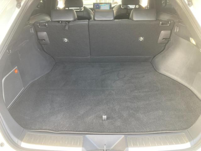 ハリアーハイブリッド Ｚ　レザーパッケージ　調光パノラマルーフ　衝突被害軽減ブレーキ　レーダークルーズ　ブラウンステッチ入革シート　ＪＢＬサウンドシステム　純正１２．３インチナビ　フルセグＴＶ　全周囲モニター　シートエアコン　パワーＢドア　禁煙（41枚目）