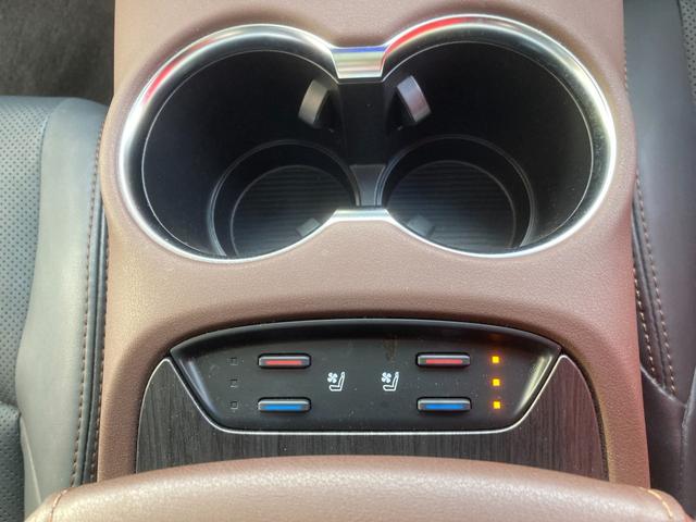 ハリアーハイブリッド Ｚ　レザーパッケージ　調光パノラマルーフ　衝突被害軽減ブレーキ　レーダークルーズ　ブラウンステッチ入革シート　ＪＢＬサウンドシステム　純正１２．３インチナビ　フルセグＴＶ　全周囲モニター　シートエアコン　パワーＢドア　禁煙（52枚目）