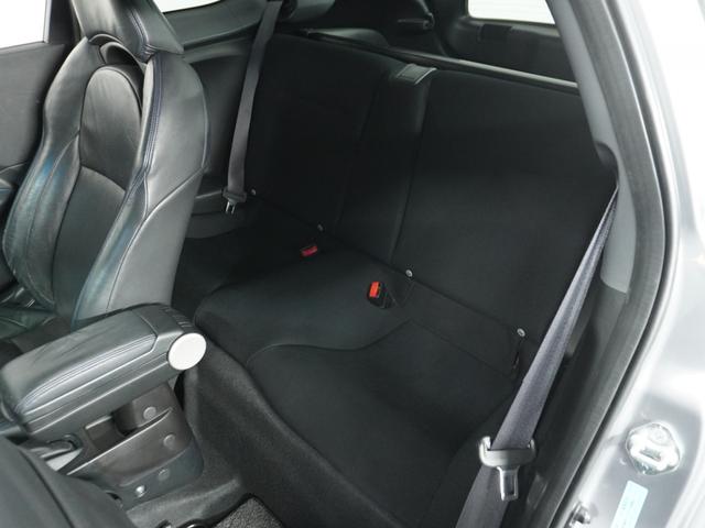 ＣＲ－Ｚ αブラックレーベル　１年保証　Ｒカメラ　ＥＴＣ　パドルシフト　純正アルミ　運転席ハイトアジャスターシート　トノカバー　レザーシート　シートヒーター　ドアバイザー　フォグライト　スマートキー　インテリア内装ブラック　ＰＳ（11枚目）