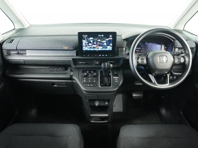 ステップワゴン エアー　１オ－ナ－　ナビ　後席モニタ　Ｒカメ　ＥＴＣ　両電扉　ＢＴ　後席シェード　運転席ハイトアジャスターシート　液晶メーター　インテリア内装黒　サイドバイザー　二列目キャプテンシート　電動サイドブレーキ（8枚目）